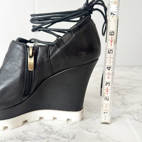 Rochessa Sporty Black Leather‎ Wedge Lug Sole Ankle Wrap Heels Women’s Size 38 - Picture 11 of 13